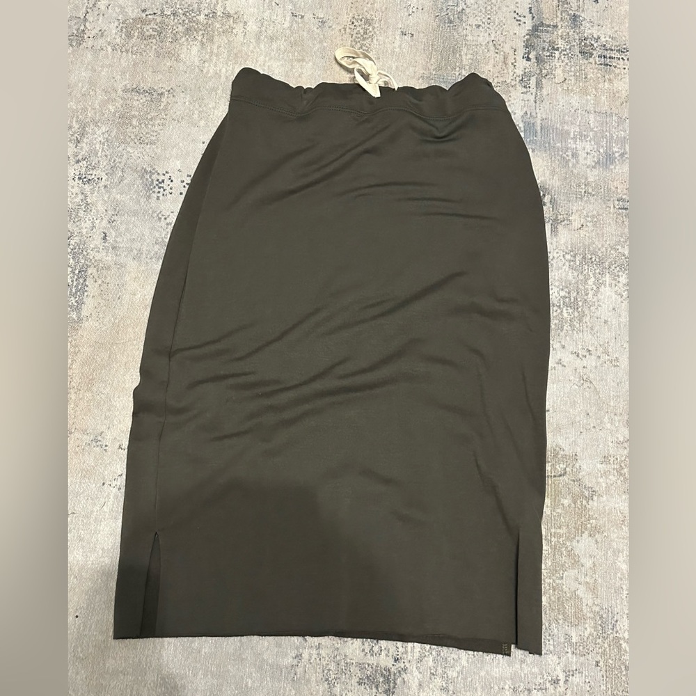 MIDI green skirt